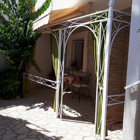 Rosa Apartman ツリクヴェニツァ エクステリア 写真